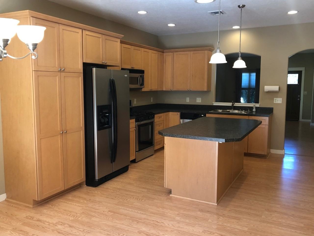 2540 Wright St - Photo 5 of 9