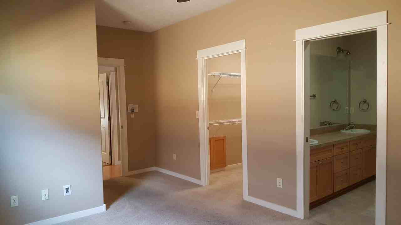 2540 Wright St - Photo 6 of 9