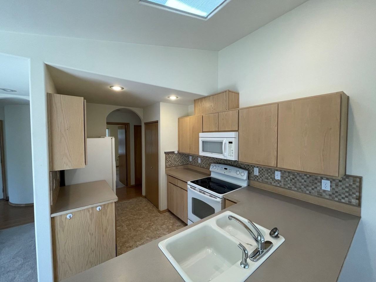 1585 Carson Ct - Photo 4 of 18
