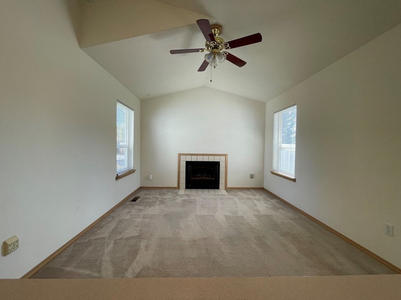 1585 Carson Ct - Photo 5 of 18