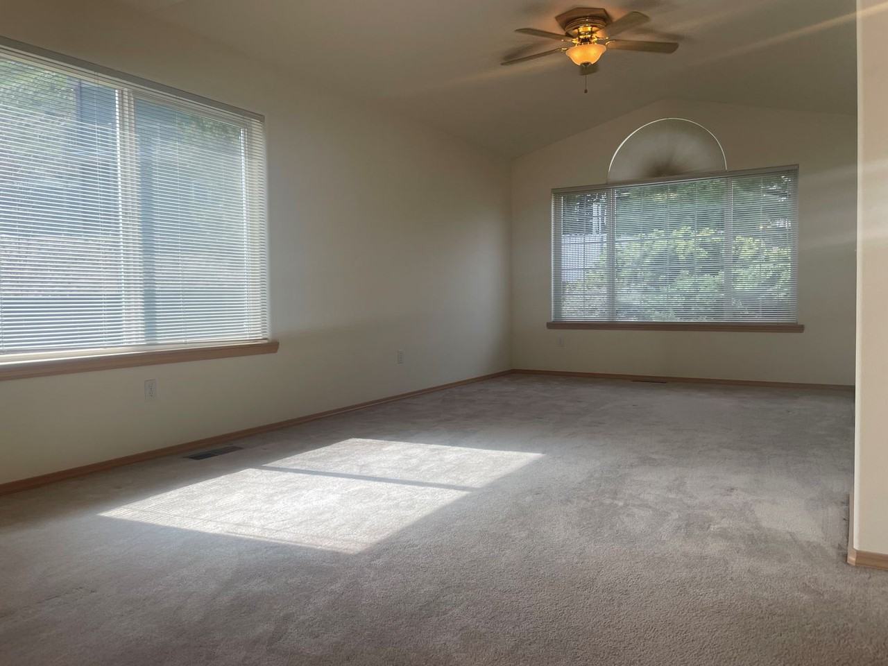 1585 Carson Ct - Photo 6 of 18