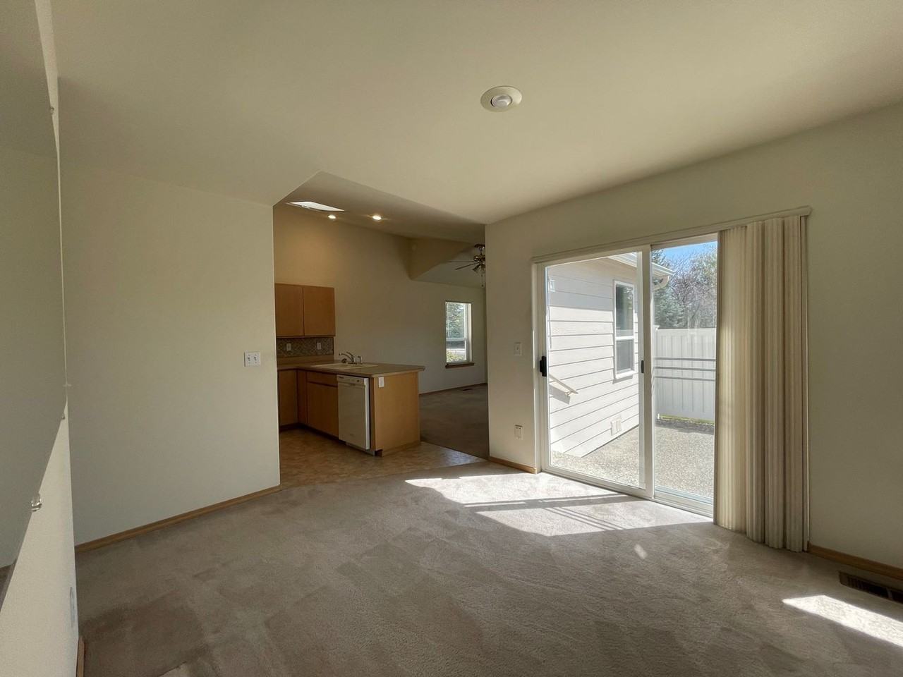 1585 Carson Ct - Photo 7 of 18