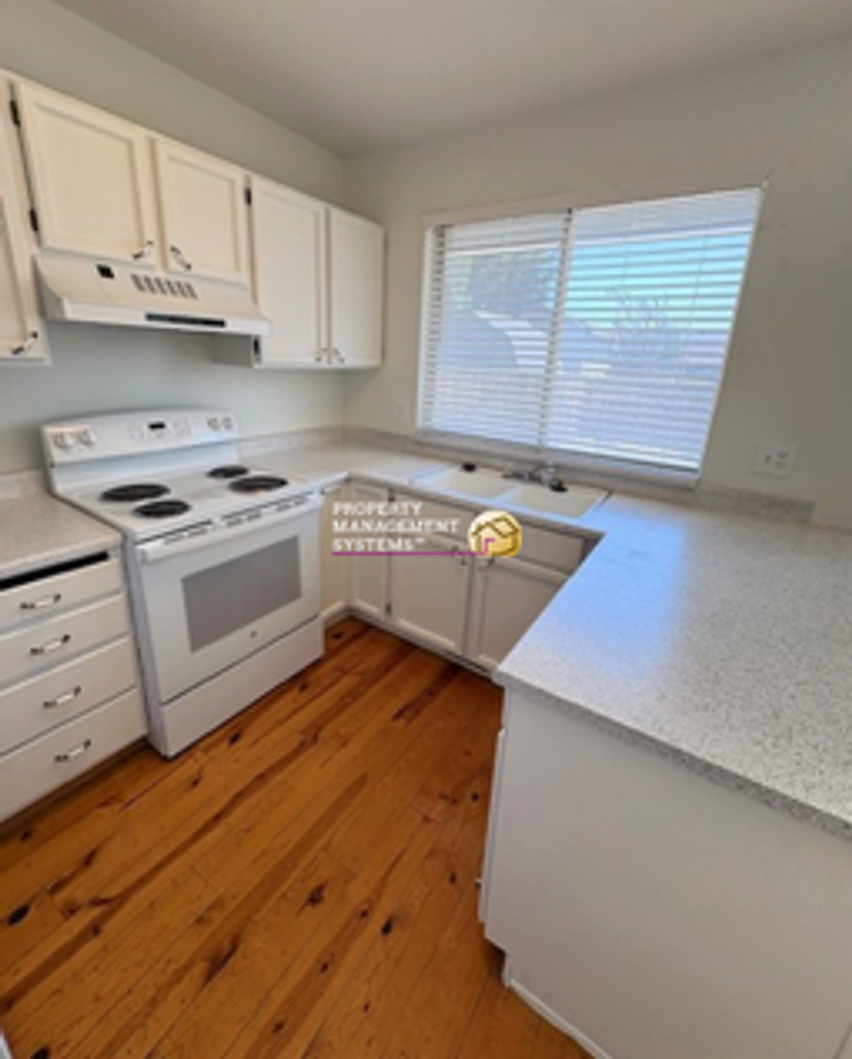 6021 S Milstead Ln - Photo 4 of 27