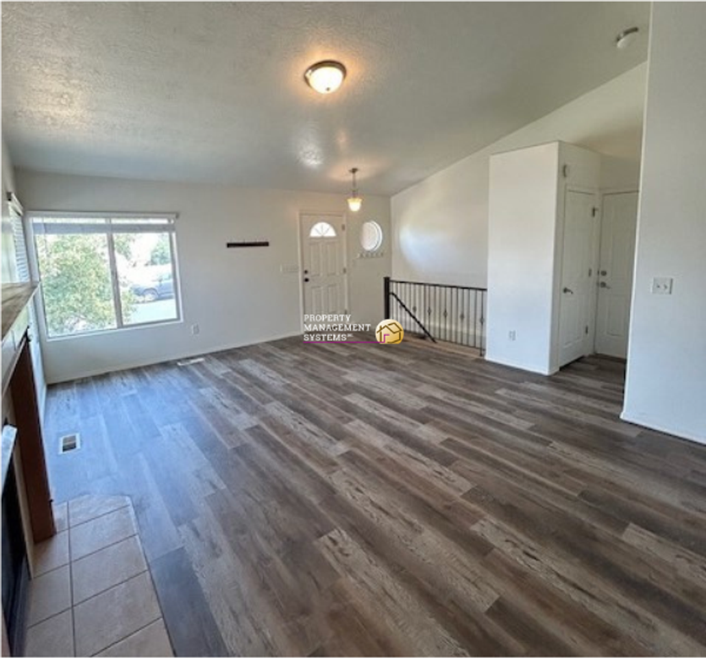 2251 W 2120 N - Photo 3 of 38