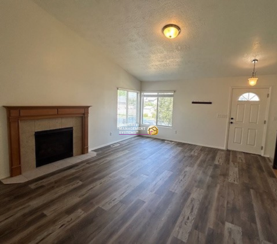 2251 W 2120 N - Photo 4 of 38