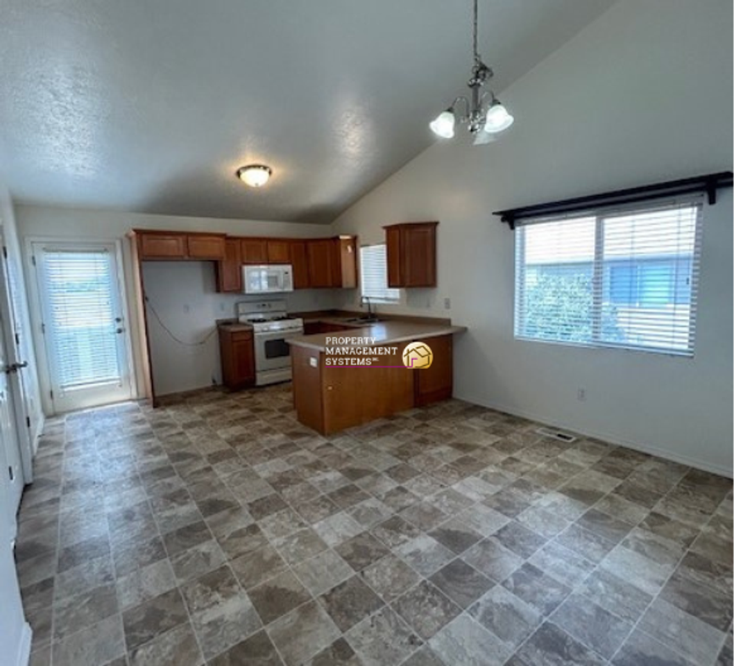 2251 W 2120 N - Photo 5 of 38