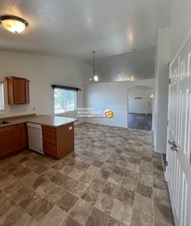 2251 W 2120 N - Photo 7 of 38