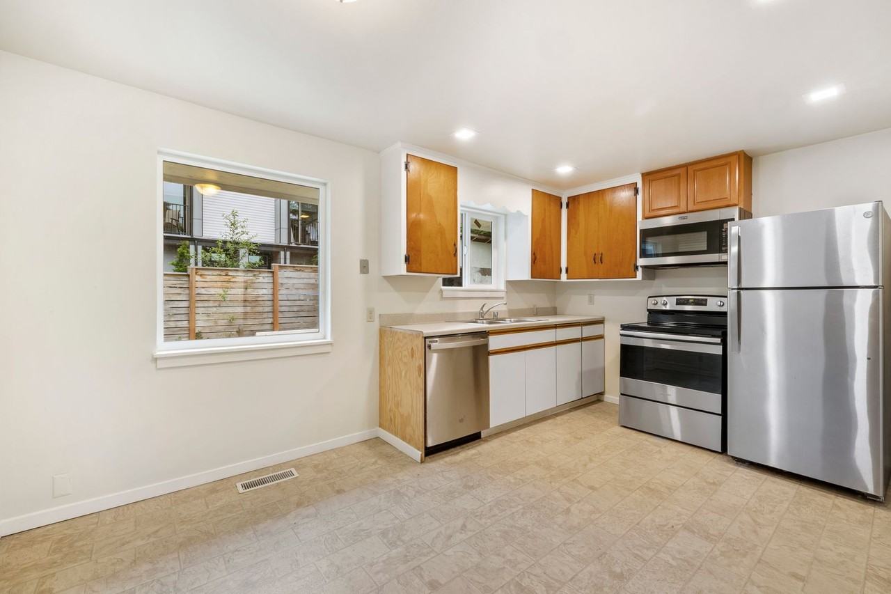 12305 15th Ave Ne - Photo 4 of 19