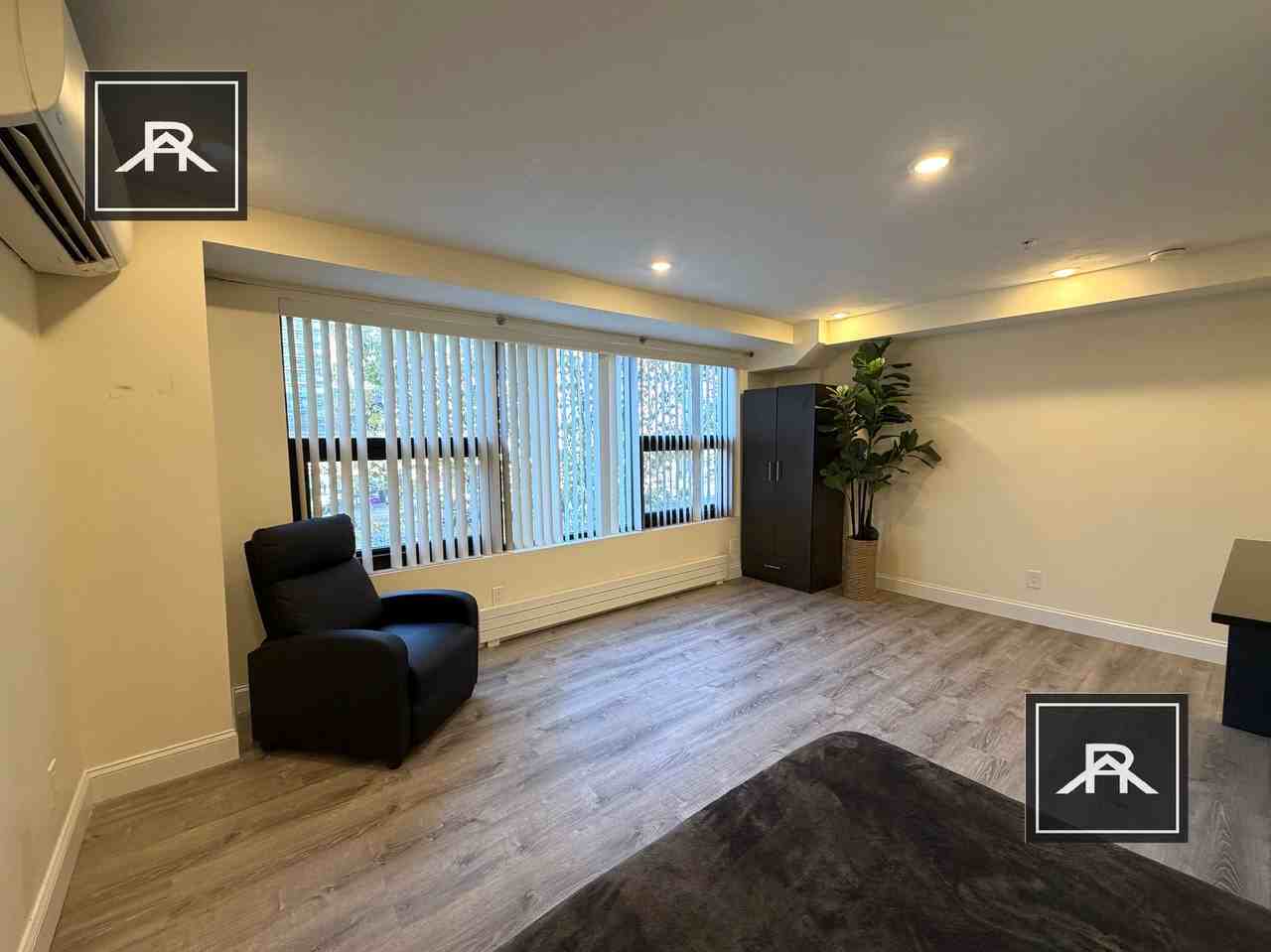 1018 Commonwealth Ave #201 - Photo 3 of 9