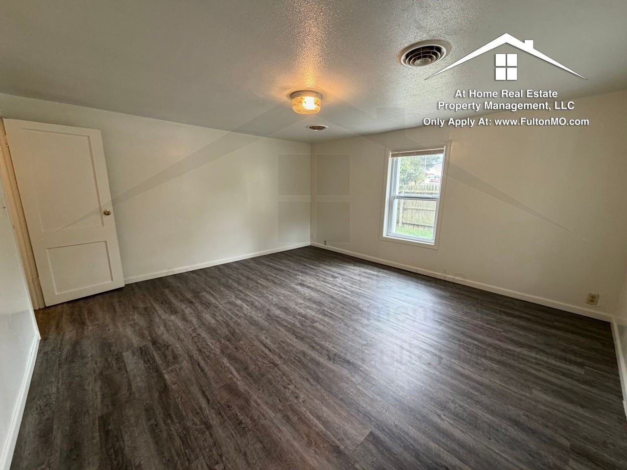 221 W 2nd St - Photo 3 of 31
