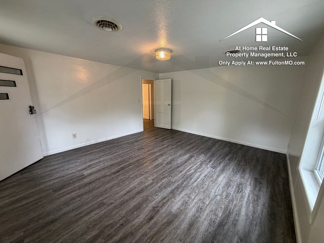 221 W 2nd St - Photo 4 of 31