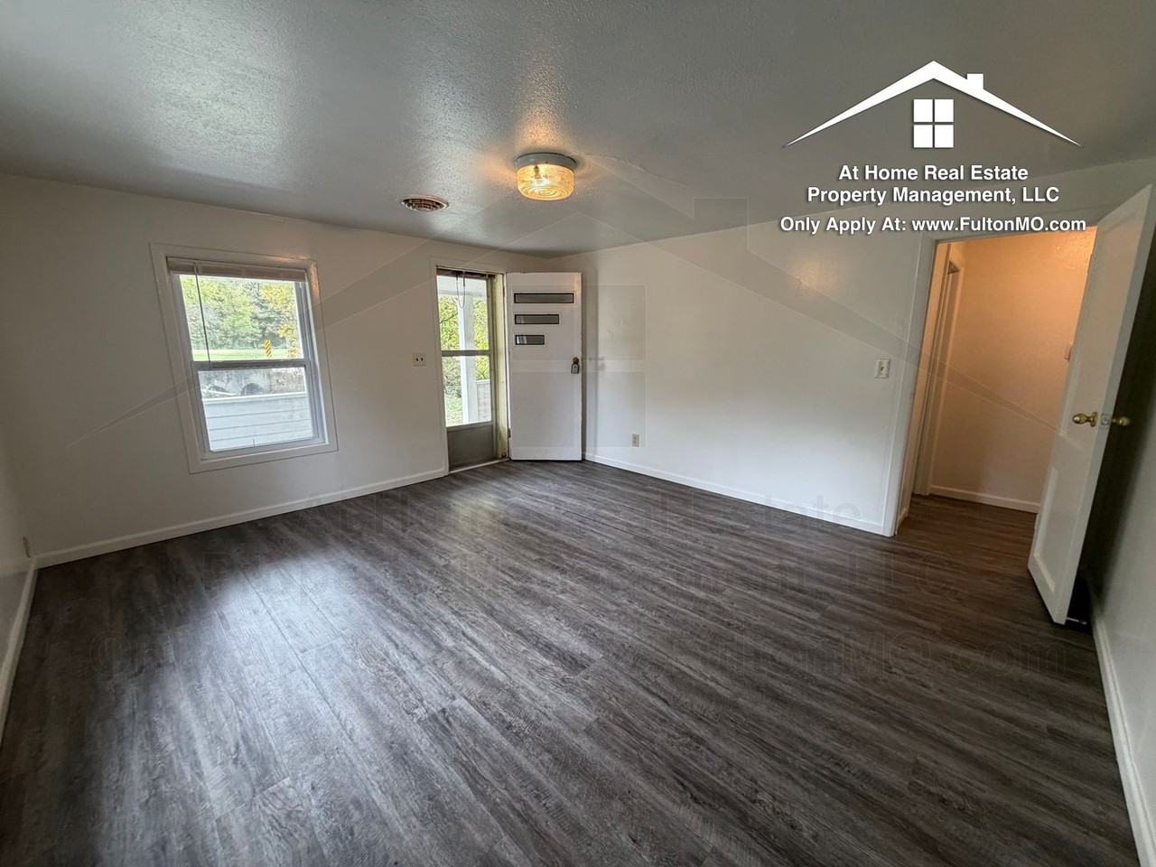 221 W 2nd St - Photo 5 of 31