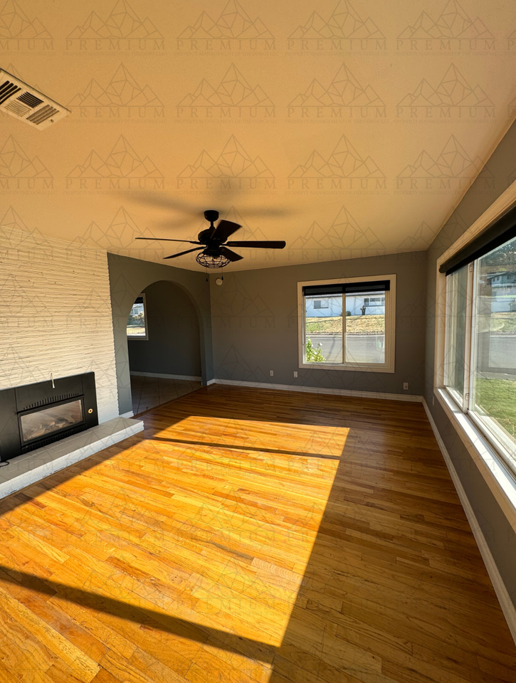 1420 Oregon St - Photo 2 of 20
