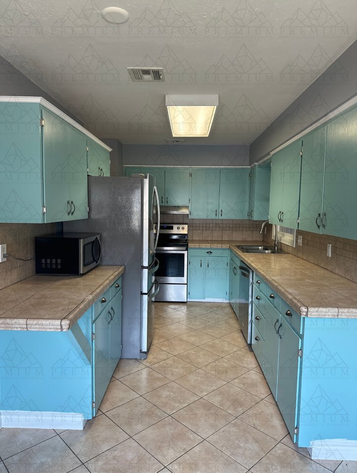 1420 Oregon St - Photo 4 of 20