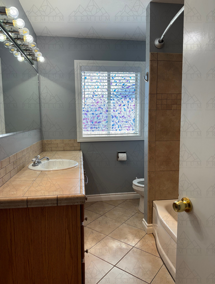 1420 Oregon St - Photo 5 of 20
