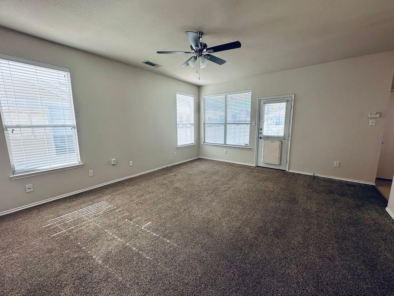 10941 Colonial Heights Ln - Photo 6 of 23