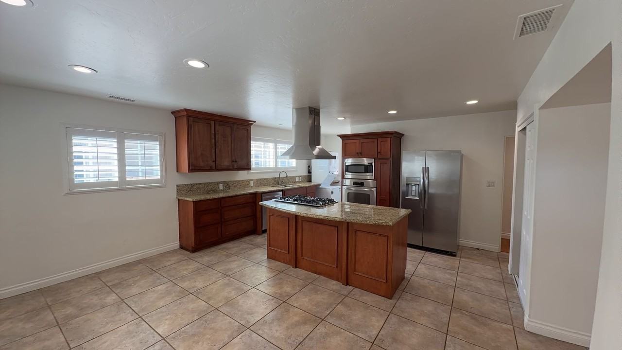 5644 Dorothy Way - Photo 2 of 17
