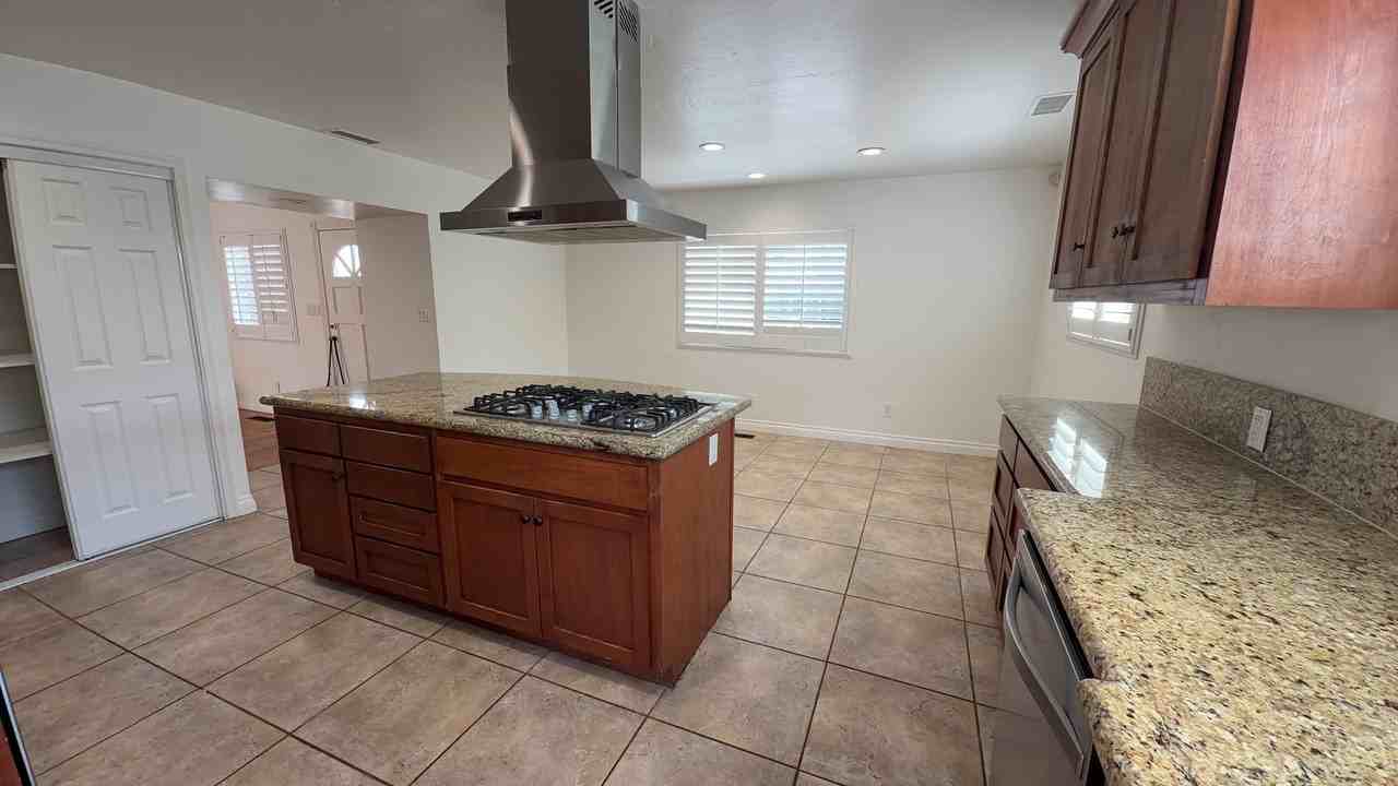 5644 Dorothy Way - Photo 6 of 17