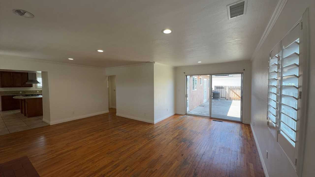 5644 Dorothy Way - Photo 7 of 17