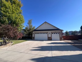 featured image of 2932 La Cresta Cir