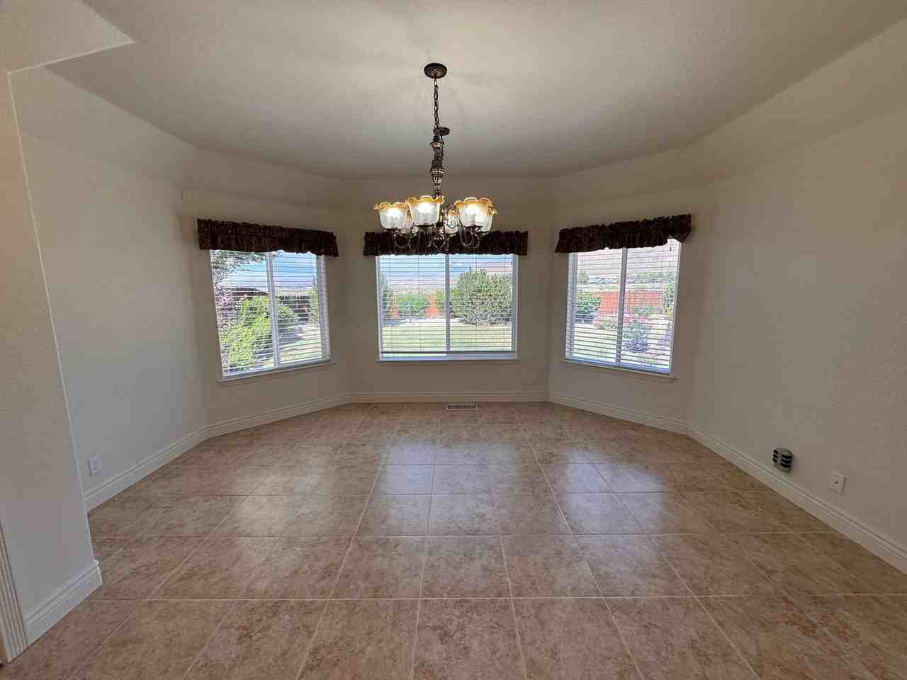 2932 La Cresta Cir - Photo 6 of 26