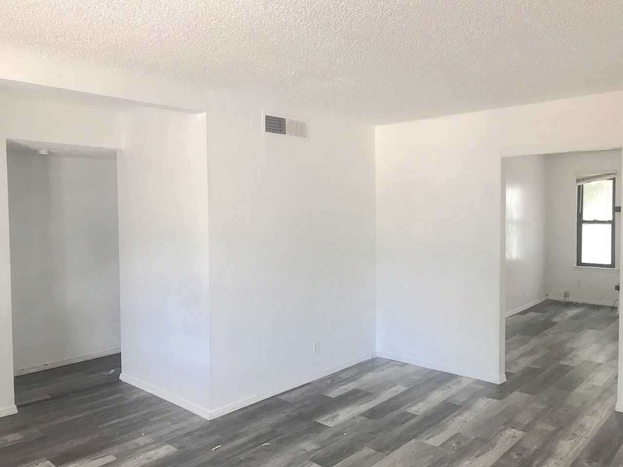 801 Landman Dr Ne - Photo 4 of 10