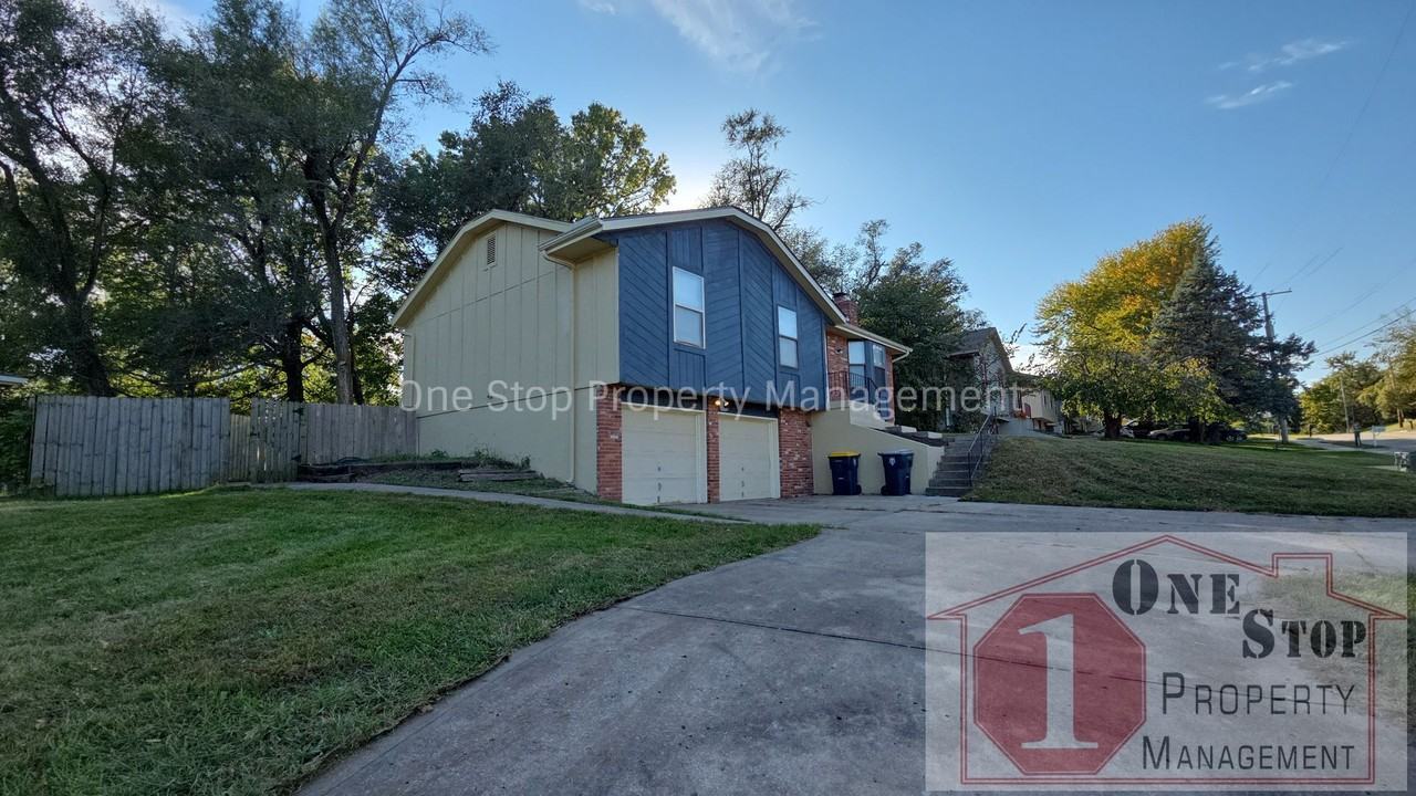 7605 Nw 73rd St - Photo 2 of 29