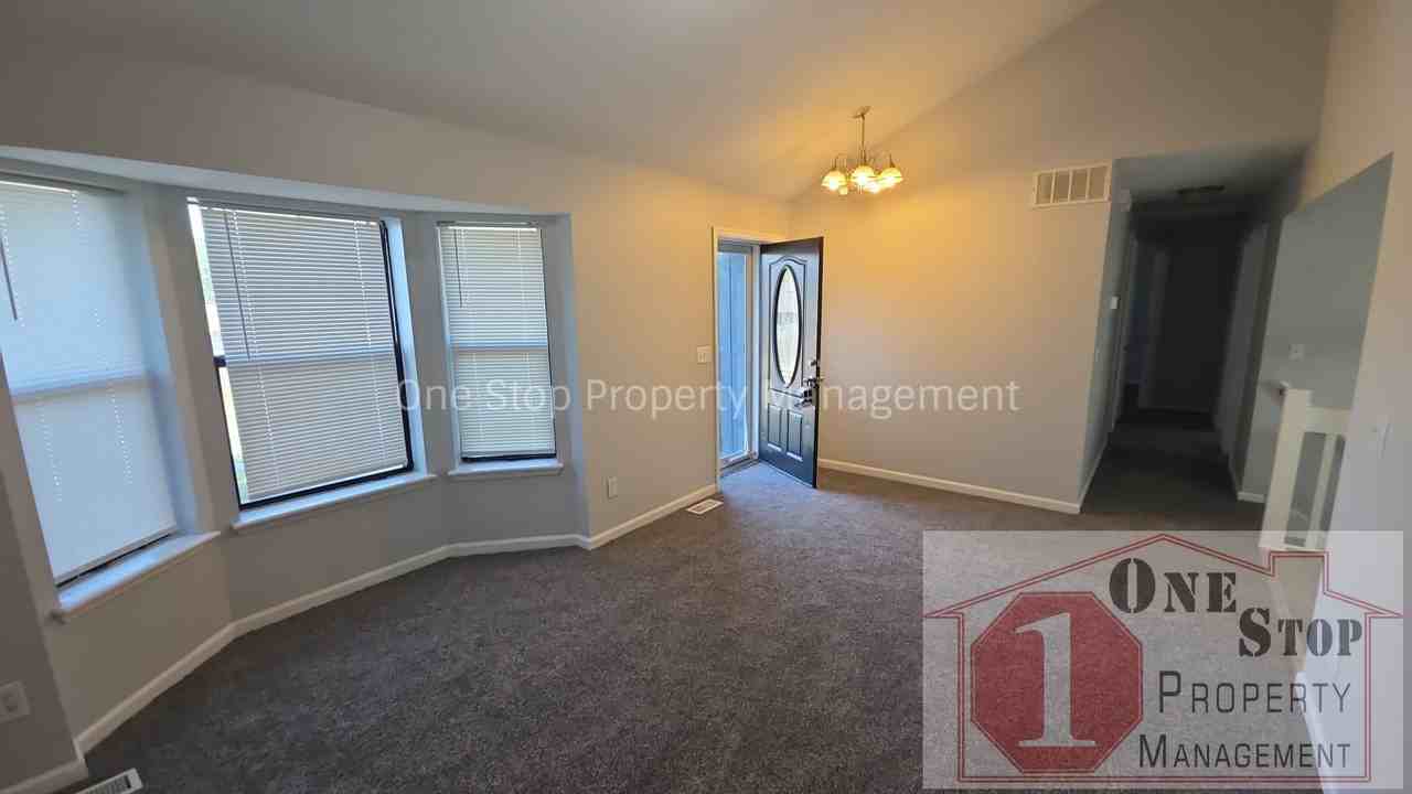 7605 Nw 73rd St - Photo 5 of 29