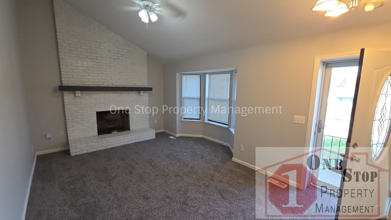 7605 Nw 73rd St - Photo 6 of 29