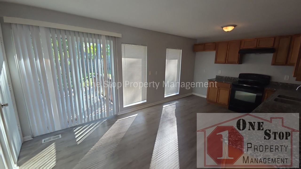 7605 Nw 73rd St - Photo 7 of 29
