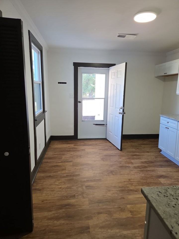 1622 Hillside Ave - Photo 6 of 18