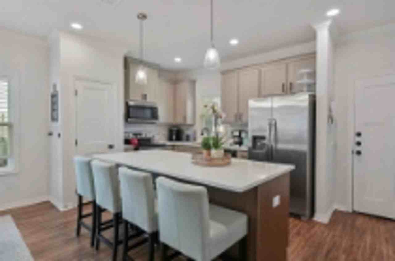 418 Edward St - Photo 4 of 15
