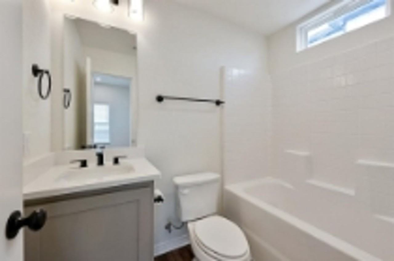 418 Edward St - Photo 7 of 15