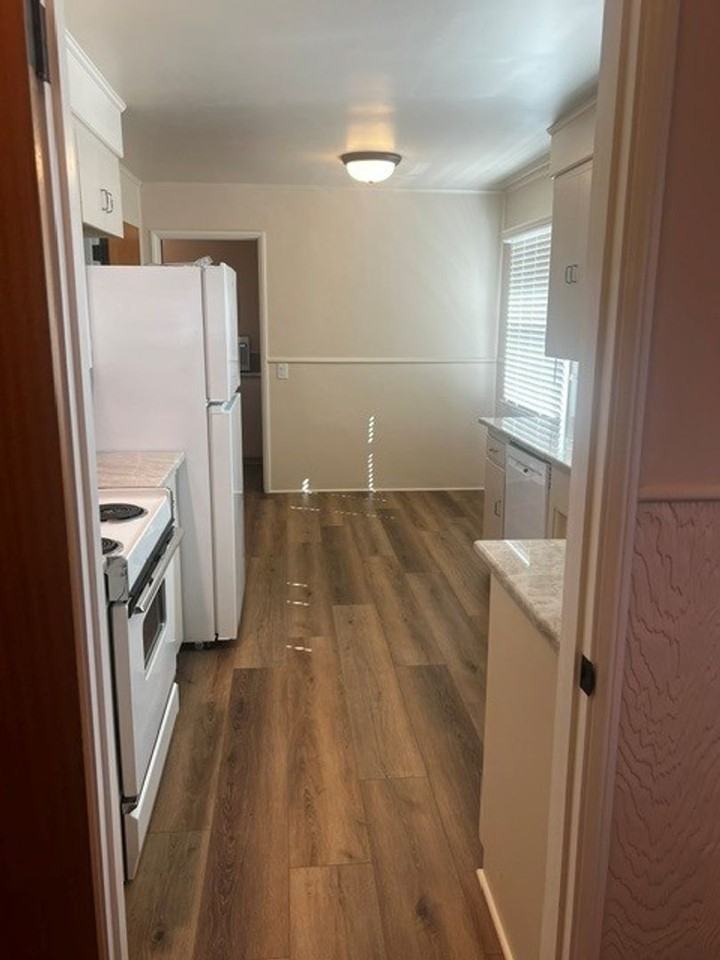 557 5th St - Photo 7 of 47