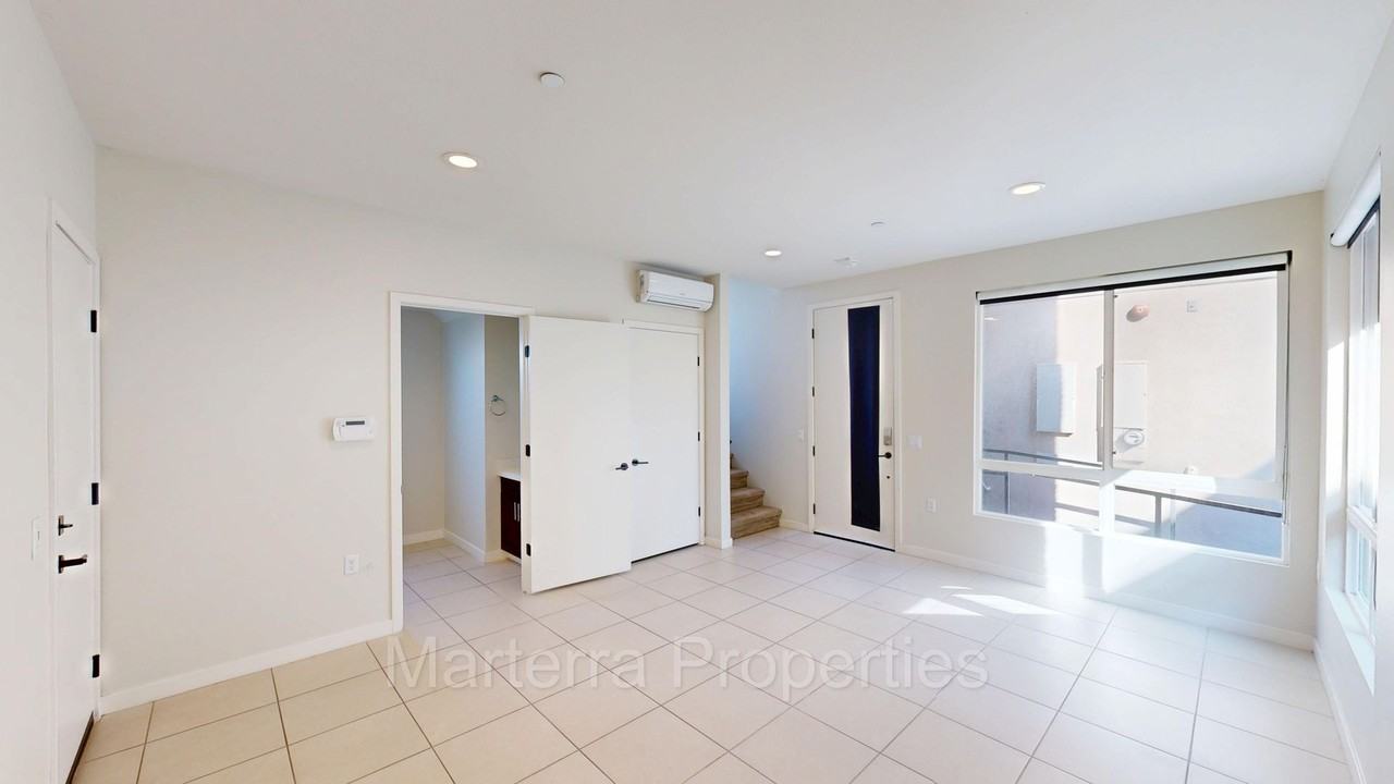 812 Brickyard Ln - Photo 4 of 35