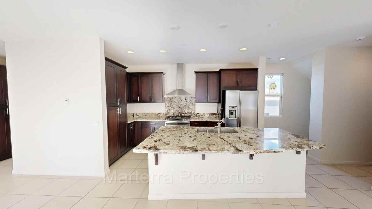 812 Brickyard Ln - Photo 6 of 35