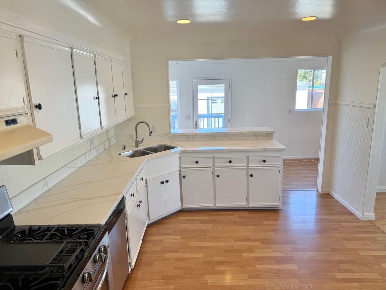 1803 Ripley Ave - Photo 5 of 21