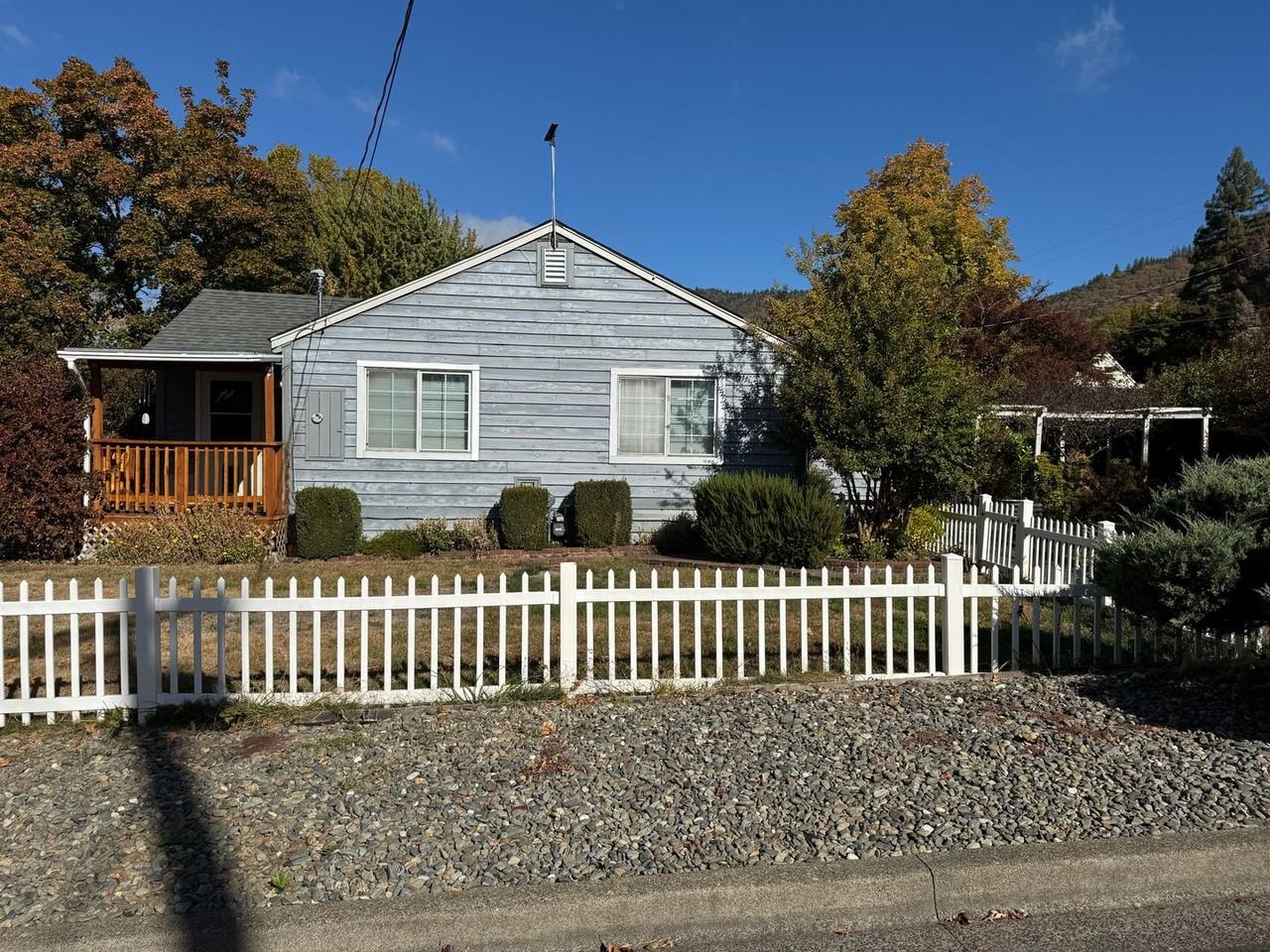 1040 Ne Madrone St - Photo 2 of 28
