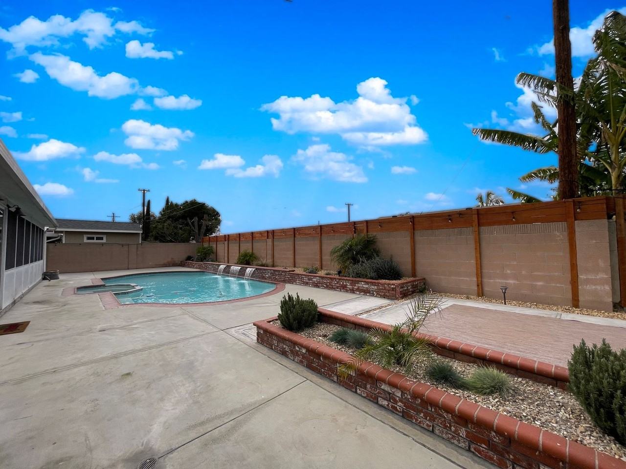 2037 W Random Dr - Photo 2 of 3