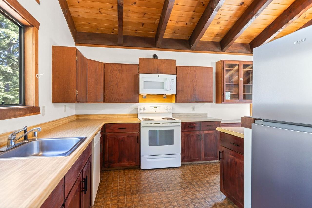 4169 Robert Ave - Photo 6 of 30