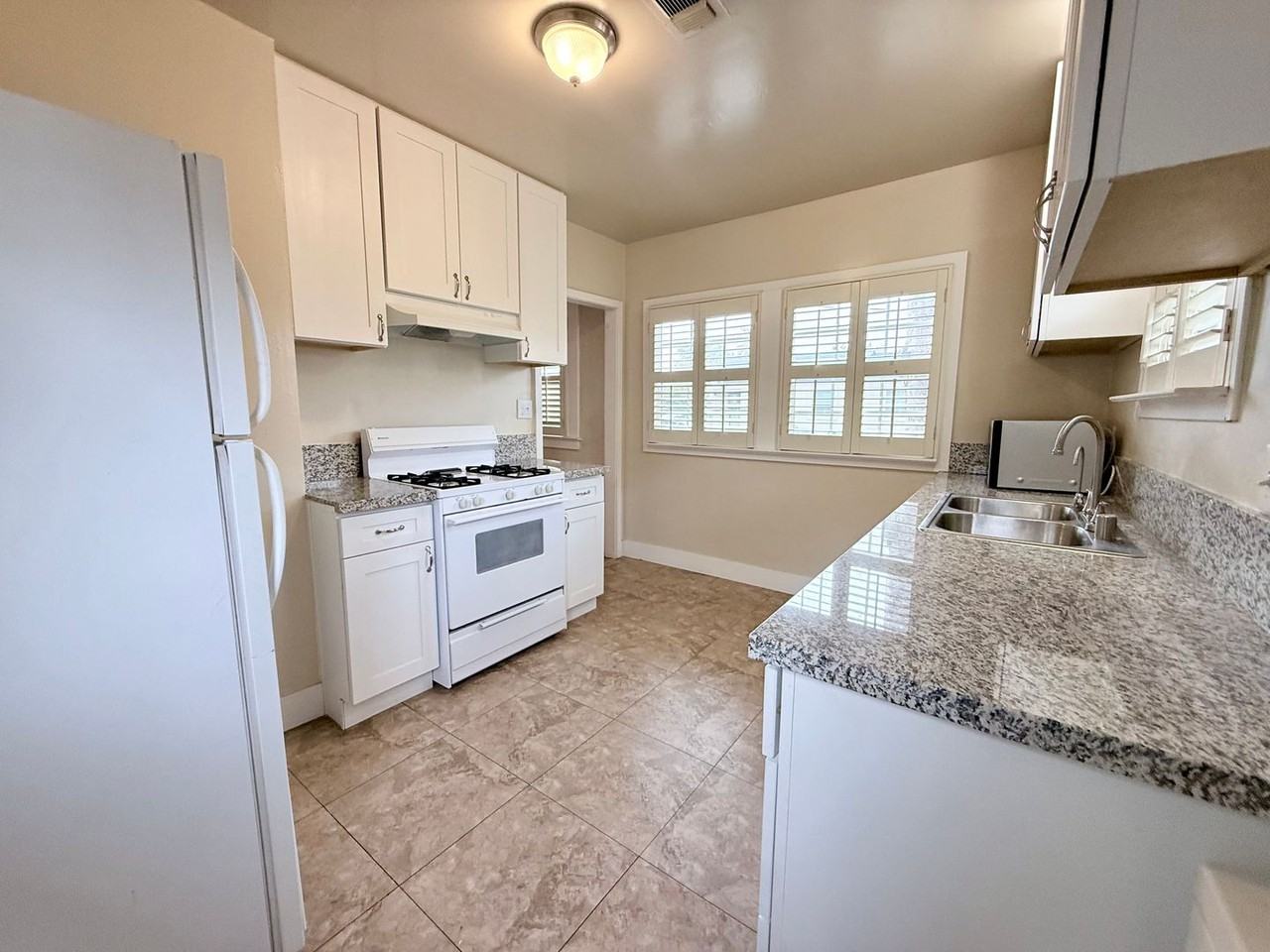 3545 T St - Photo 6 of 19