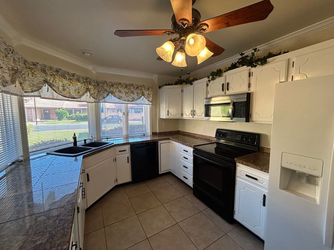 545 S Valley View Dr #29 - Photo 3 of 29