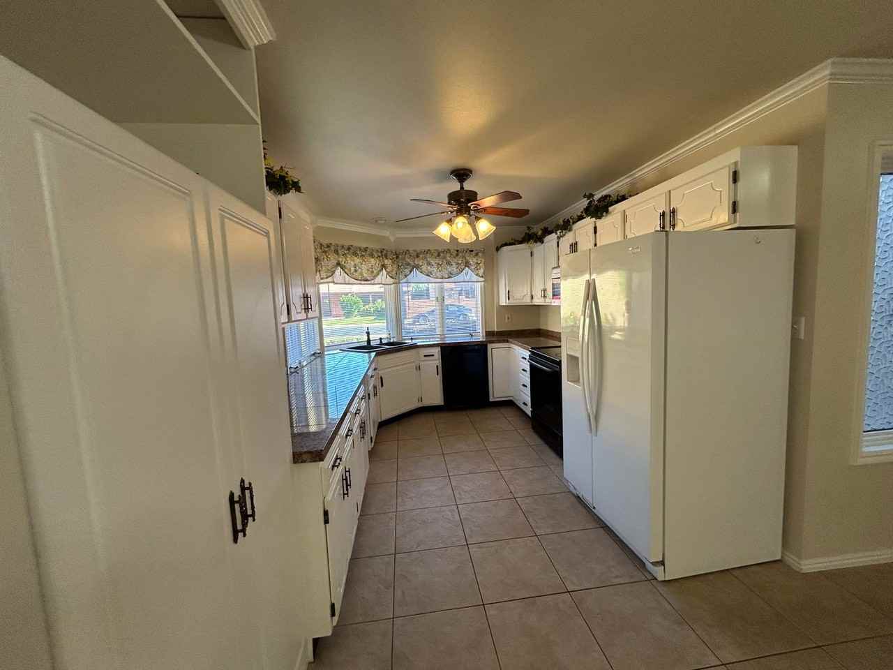 545 S Valley View Dr #29 - Photo 4 of 29