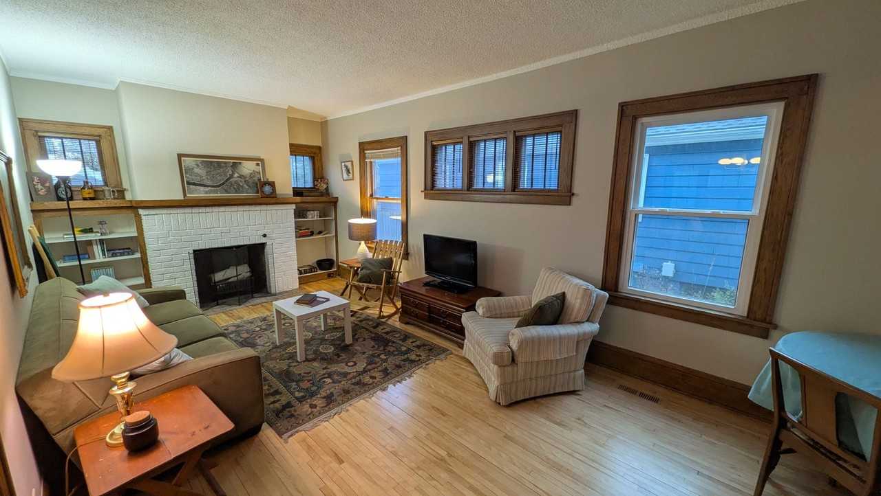 4625 Minnehaha Ave - Photo 4 of 11