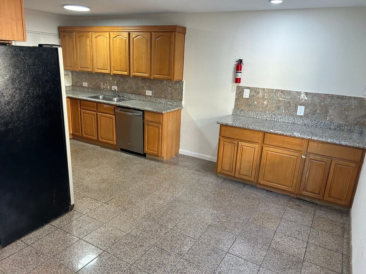 118 Amherst Ave #A - Photo 5 of 24