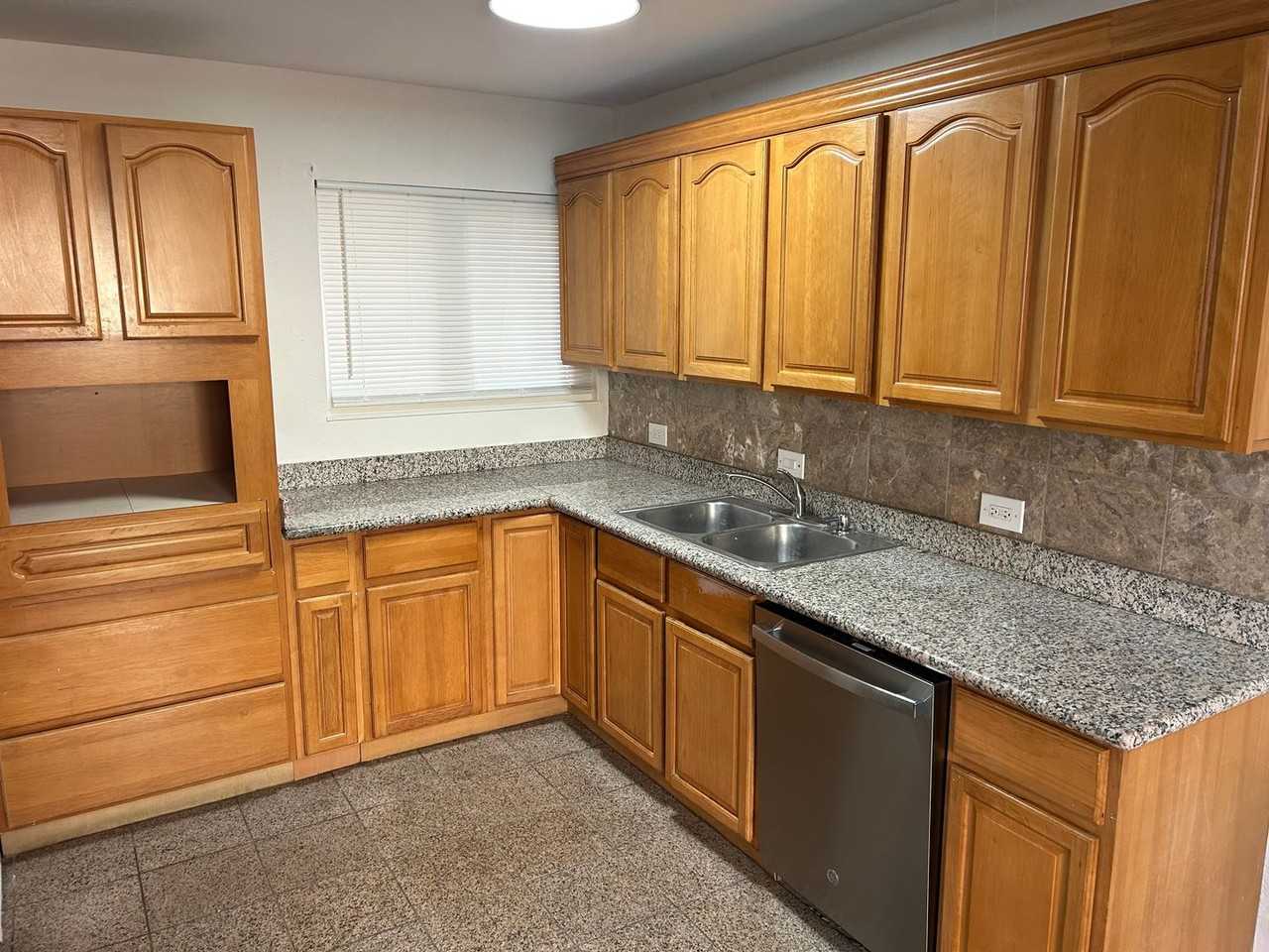 118 Amherst Ave #A - Photo 6 of 24