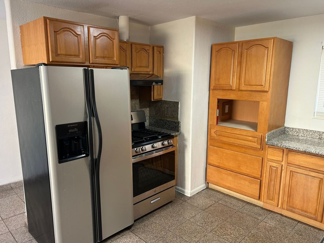 118 Amherst Ave #A - Photo 7 of 24