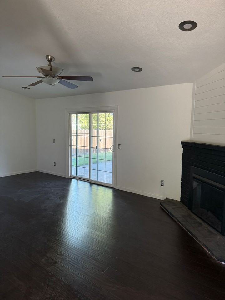 9173 Renee Ann St - Photo 5 of 17