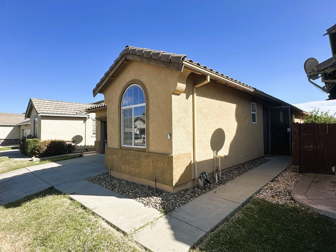 7545 Sun Willow Ln - Photo 2 of 24