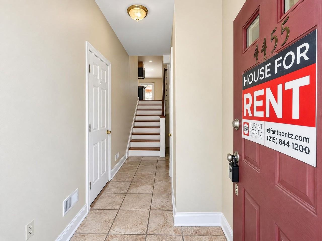 4455 Silverwood St - Photo 2 of 28